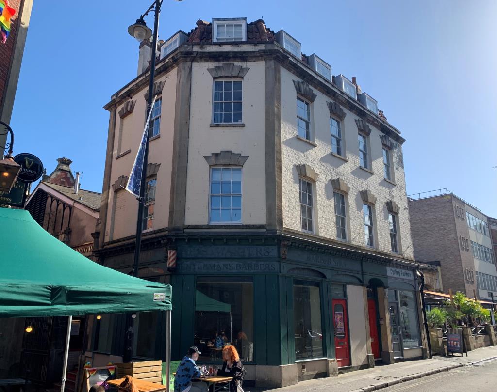 Lot: 86 - STUDIO APARTMENT IN POPULAR LOCATION -